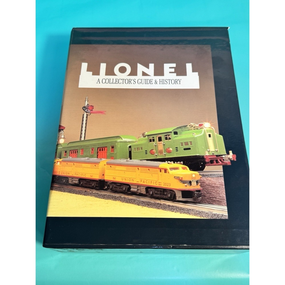Lionel: A Collectors Guide & History by McCombs/Tuohy Boxed Set Chilton